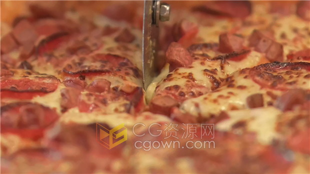 近景拍摄刀切比萨薄饼特写镜头美食食物实拍视频下载