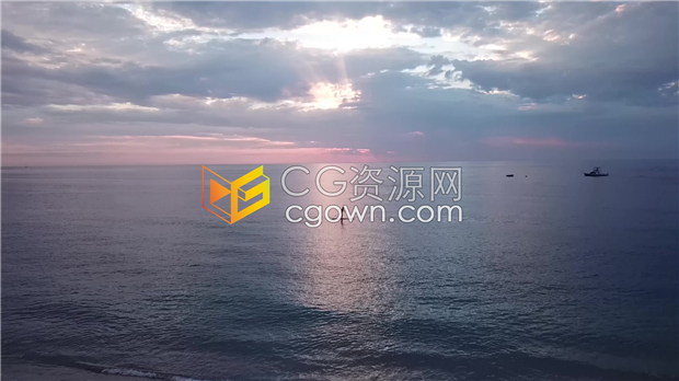 实拍视频下载日落时分平静大海面上一个人划桨风景视频
