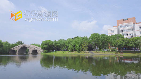 大学城校园人工湖水面倒影蓝天白云实拍视频素材