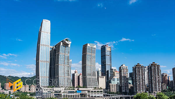 重庆城市地标来福士摩天大楼蓝天白云延时实拍视频