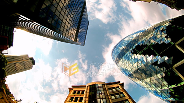 鱼眼镜头仰望天空捕捉城市金融区的企业和商业建筑-视频素材
